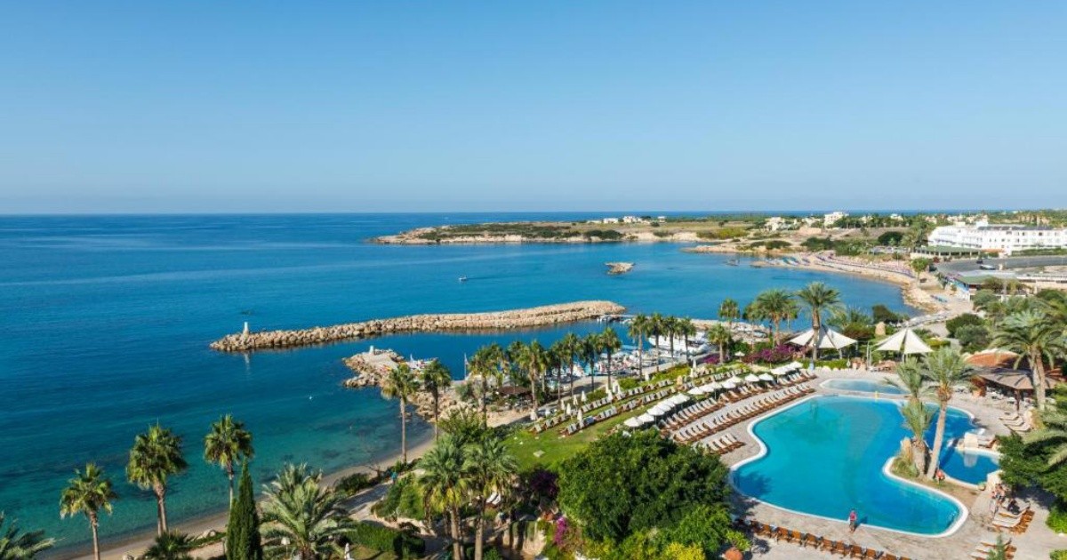 Coral Beach Hotel & Resort (5*)