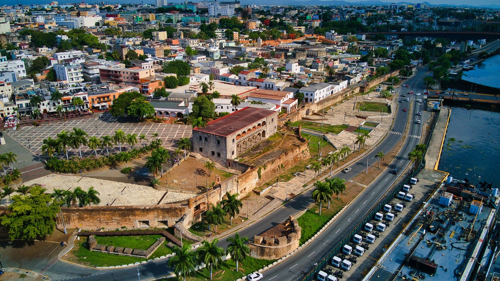 Alcázar de Colón a Zona Colonial z výšky