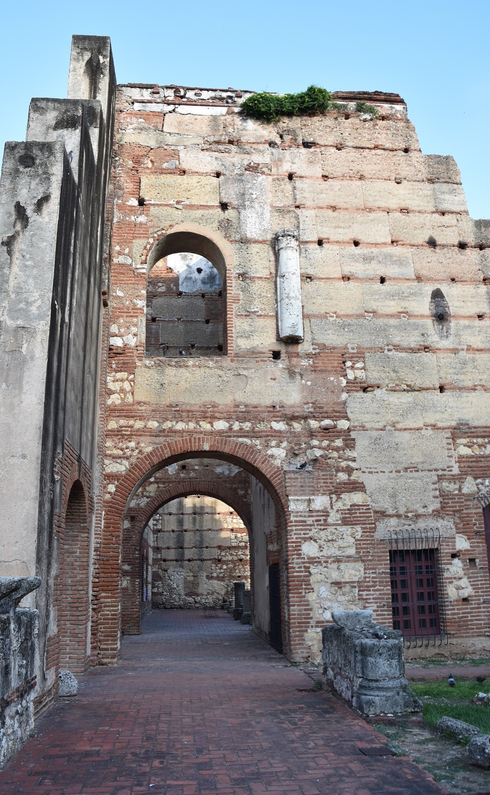 Ruiny nemocnice Hospital San Nicolás de Bari v Santo Domingu