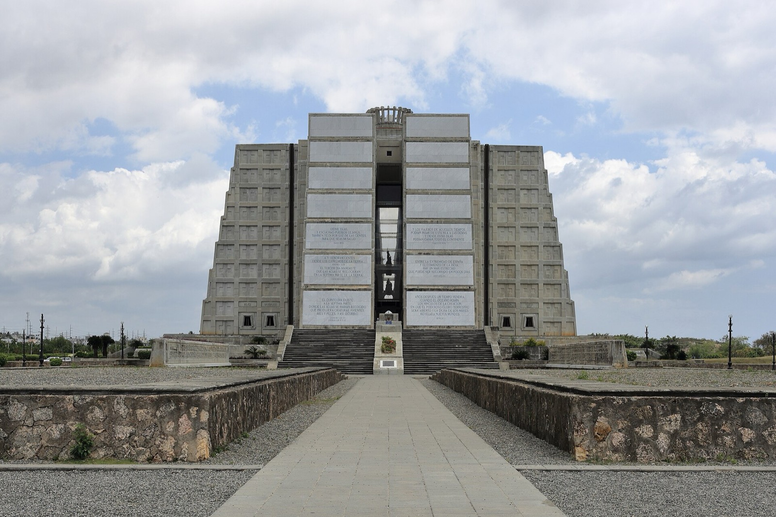 Monumentálna budova Faro a Colón v Santo Domingu