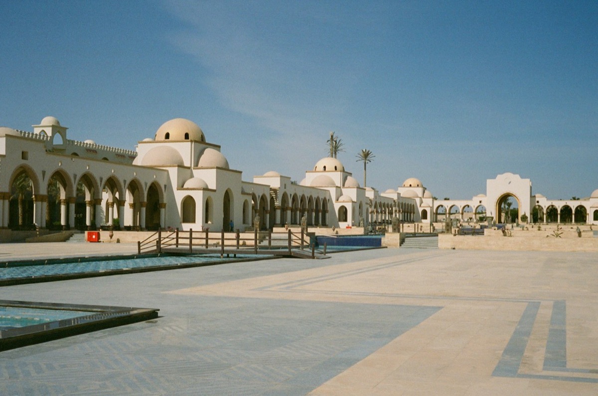 Ornamentálna architektúra maríny v Sahl Hasheesh