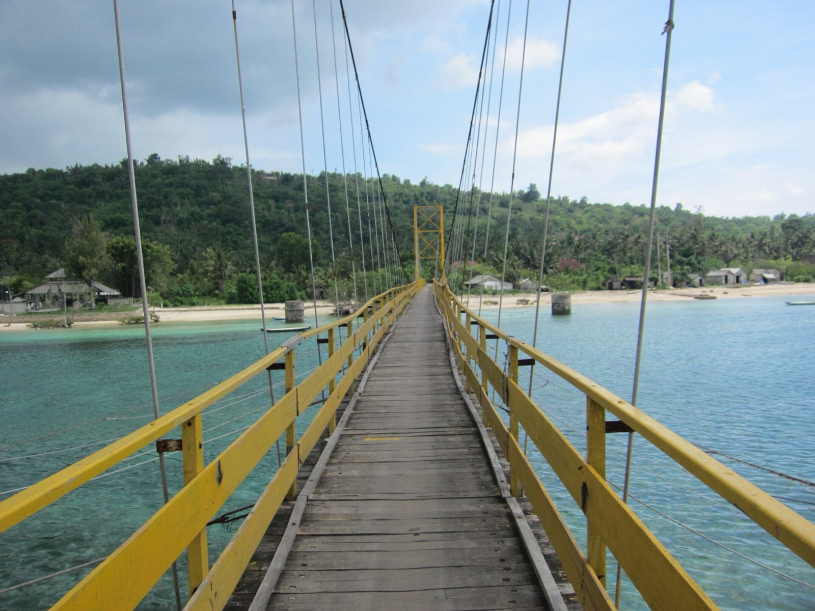 Žltý most medzi Lembongan a Ceningan