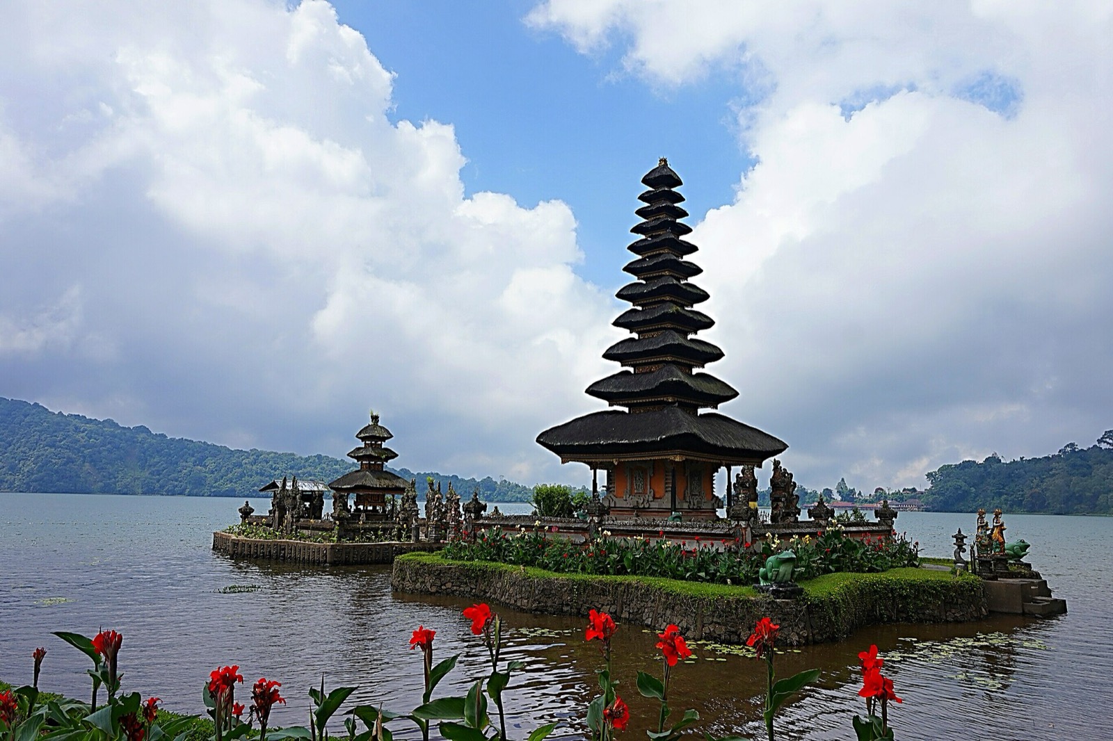 Chrám Ulun Danu Beratan na jazere Bratan na Bali