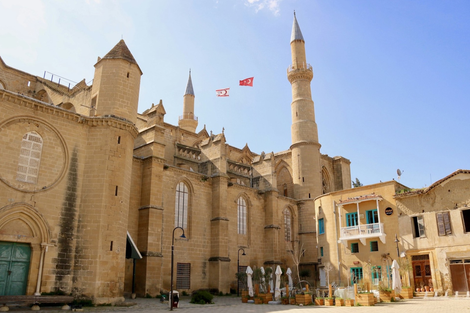 Minarety mešity Selimiye v Nikózii