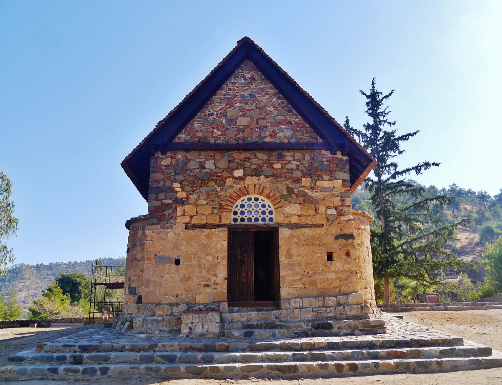 Kostol Panagia Asinou so strechou zo šindľov