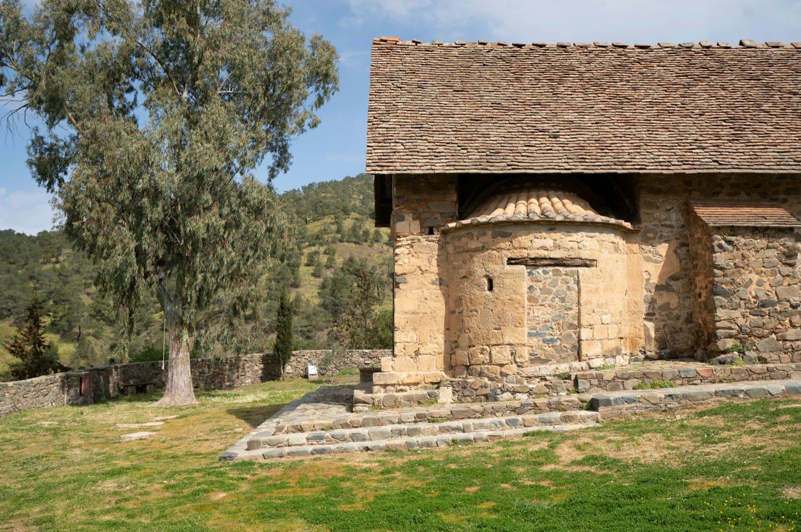Kamenný maľovaný kostol v pohorí Troodos