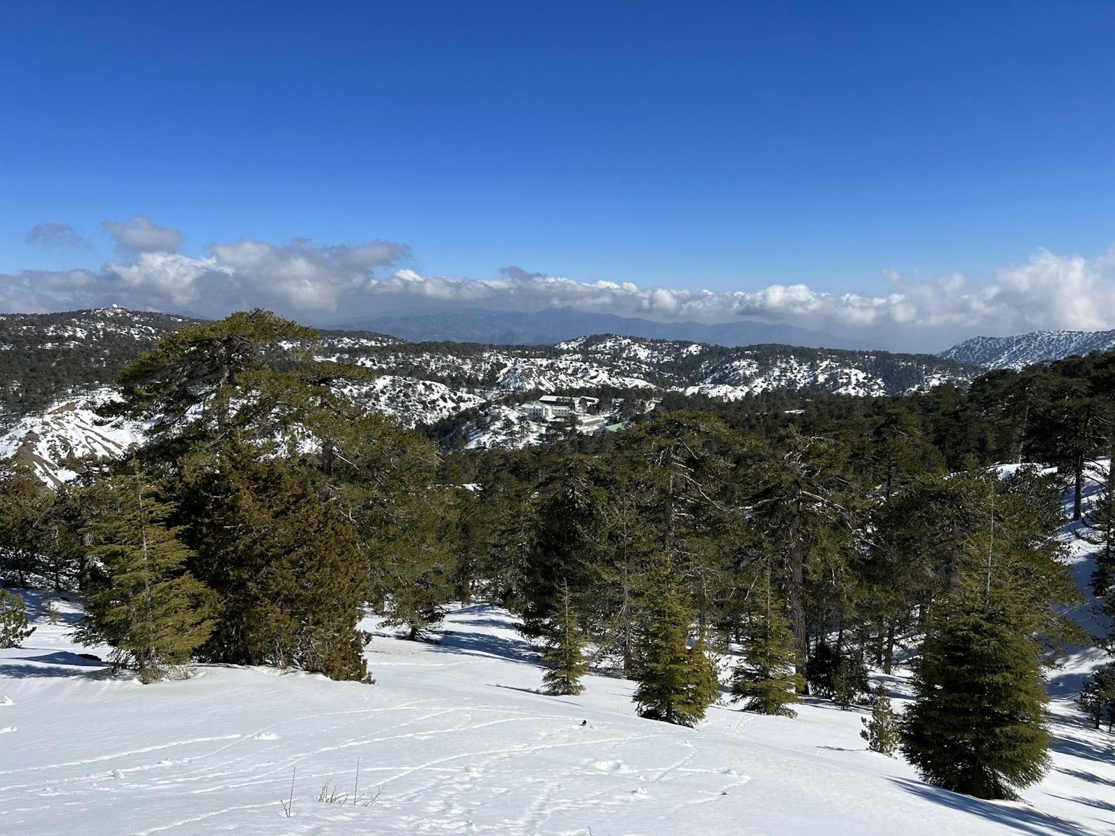 Zasnežené pohorie Troodos
