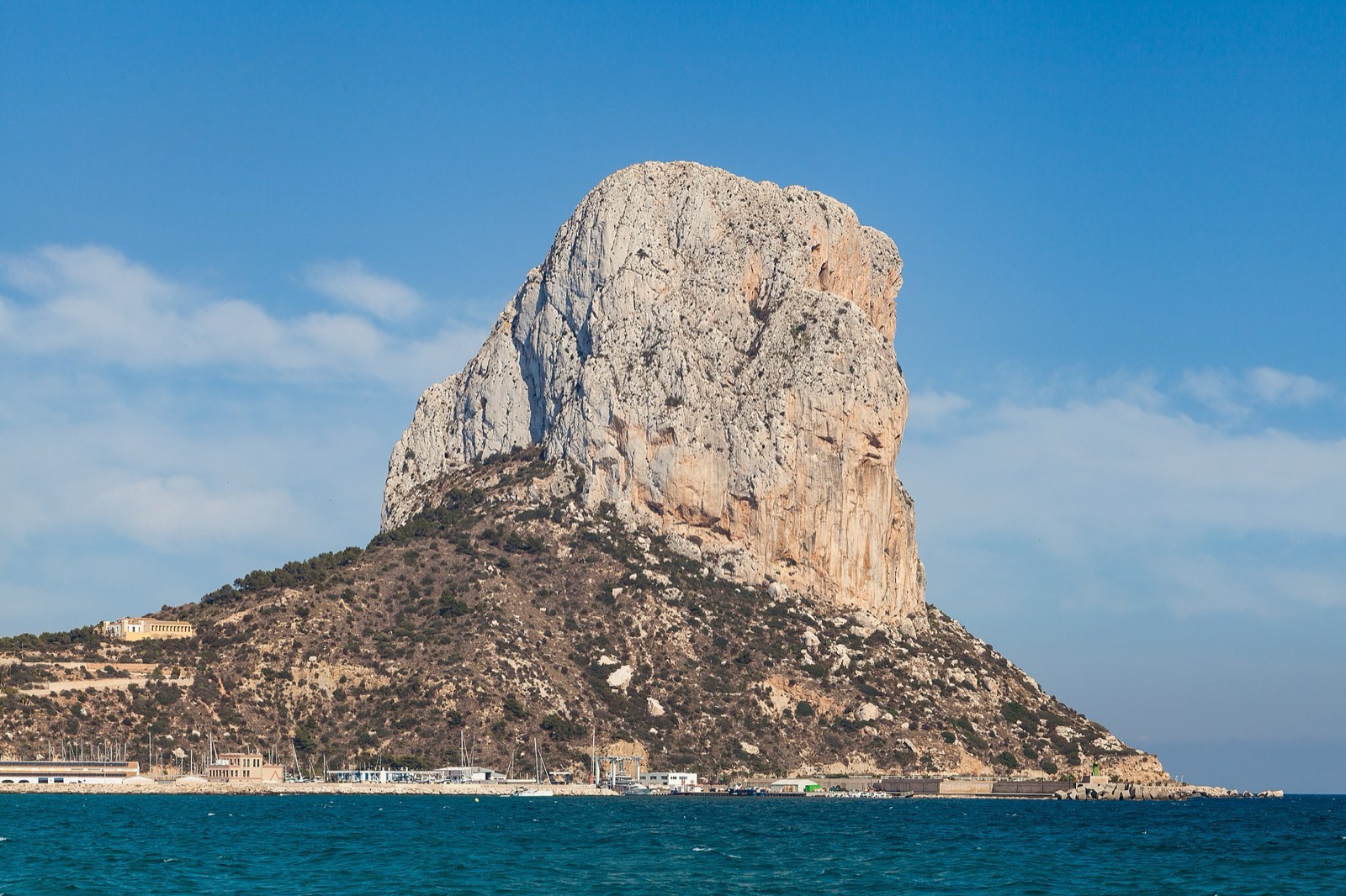 Costa Blanca: Manhattan na pláži, skala vyššia ako mrakodrap a hrad, do ktorého vyveziete výťahom
