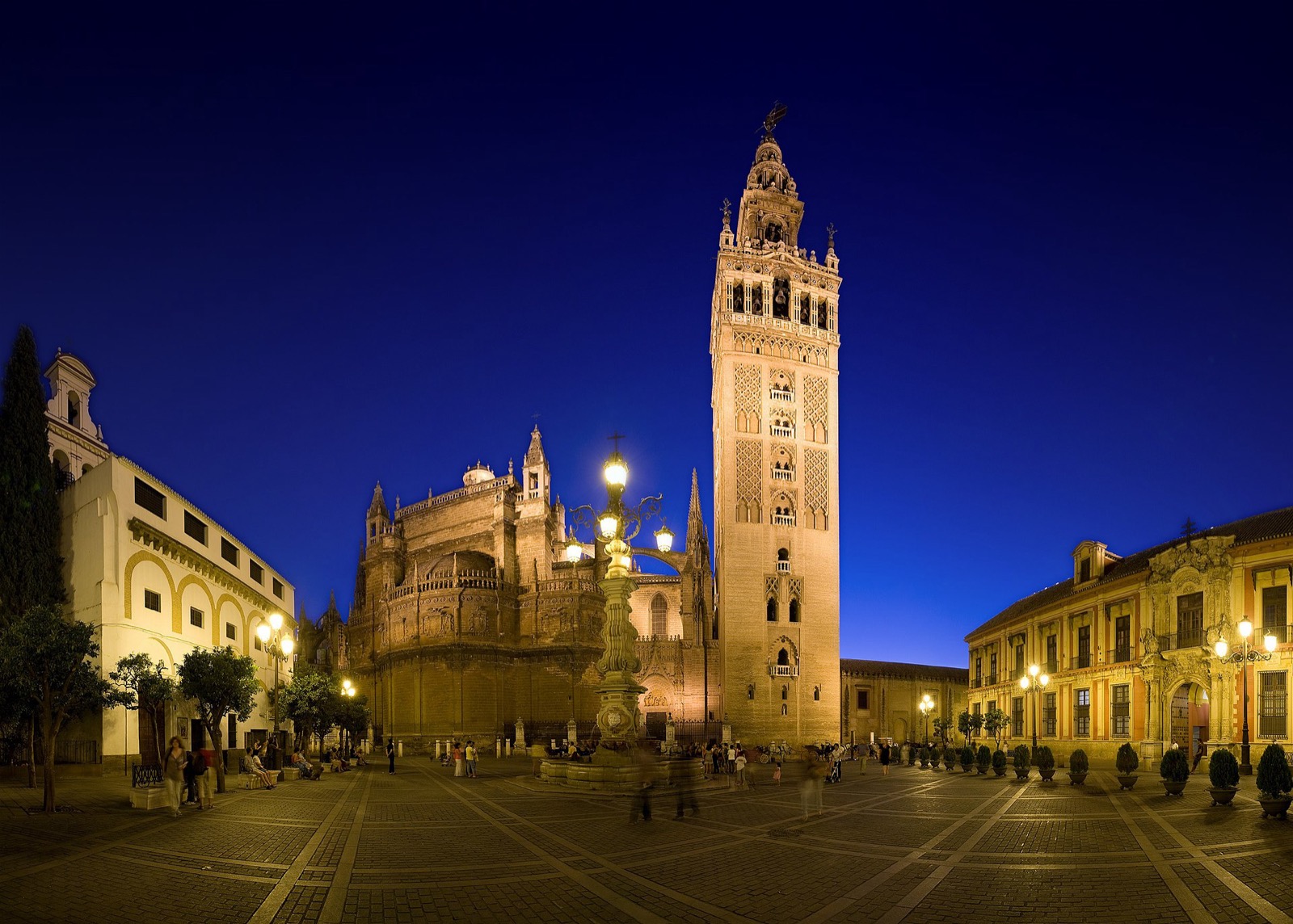 Veža Giralda v Seville