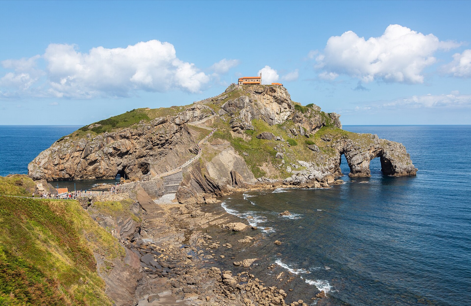 Ostrovček San Juan de Gaztelugatxe so schodmi