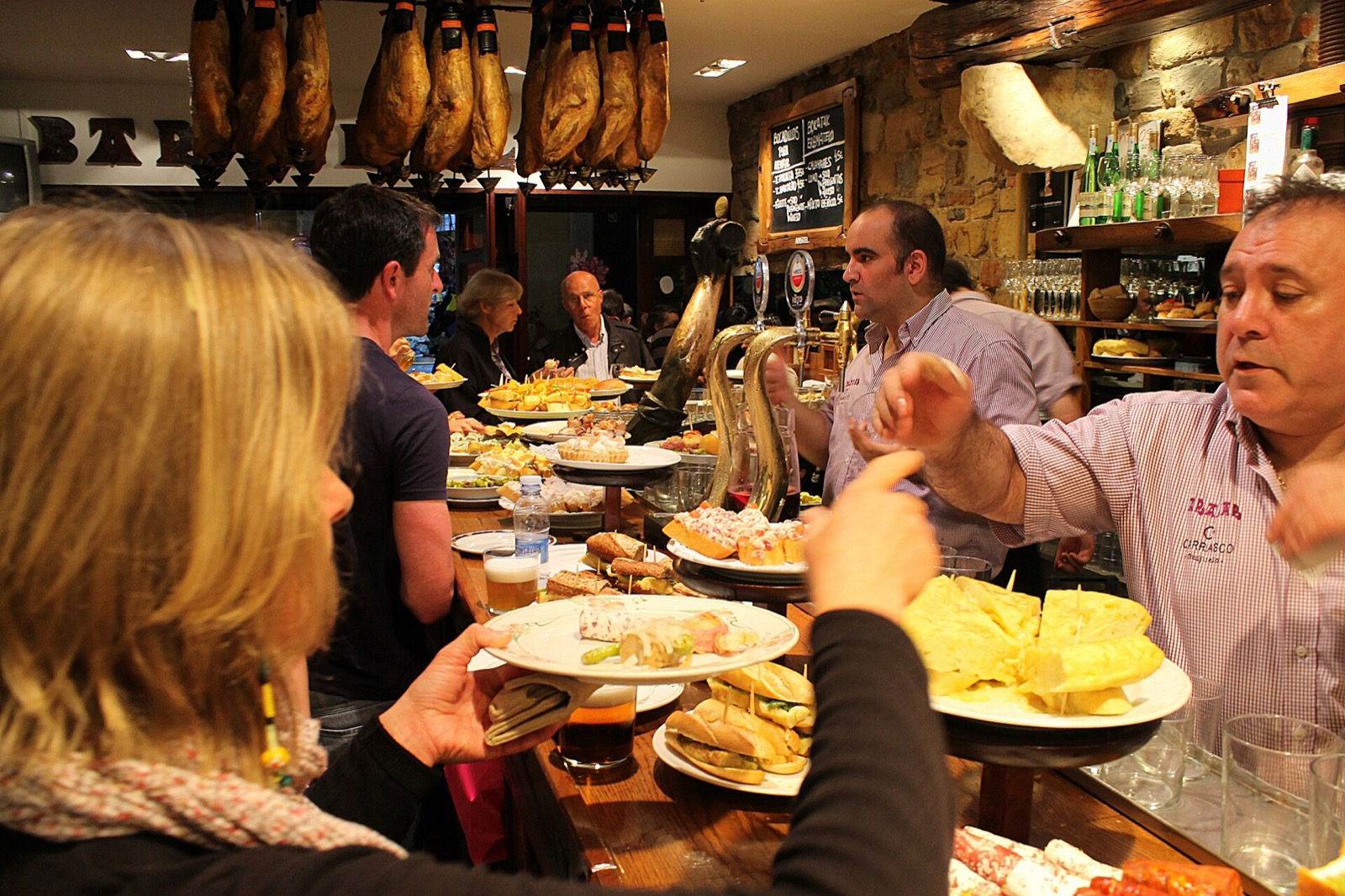 Pintxos na bare v San Sebastiáne
