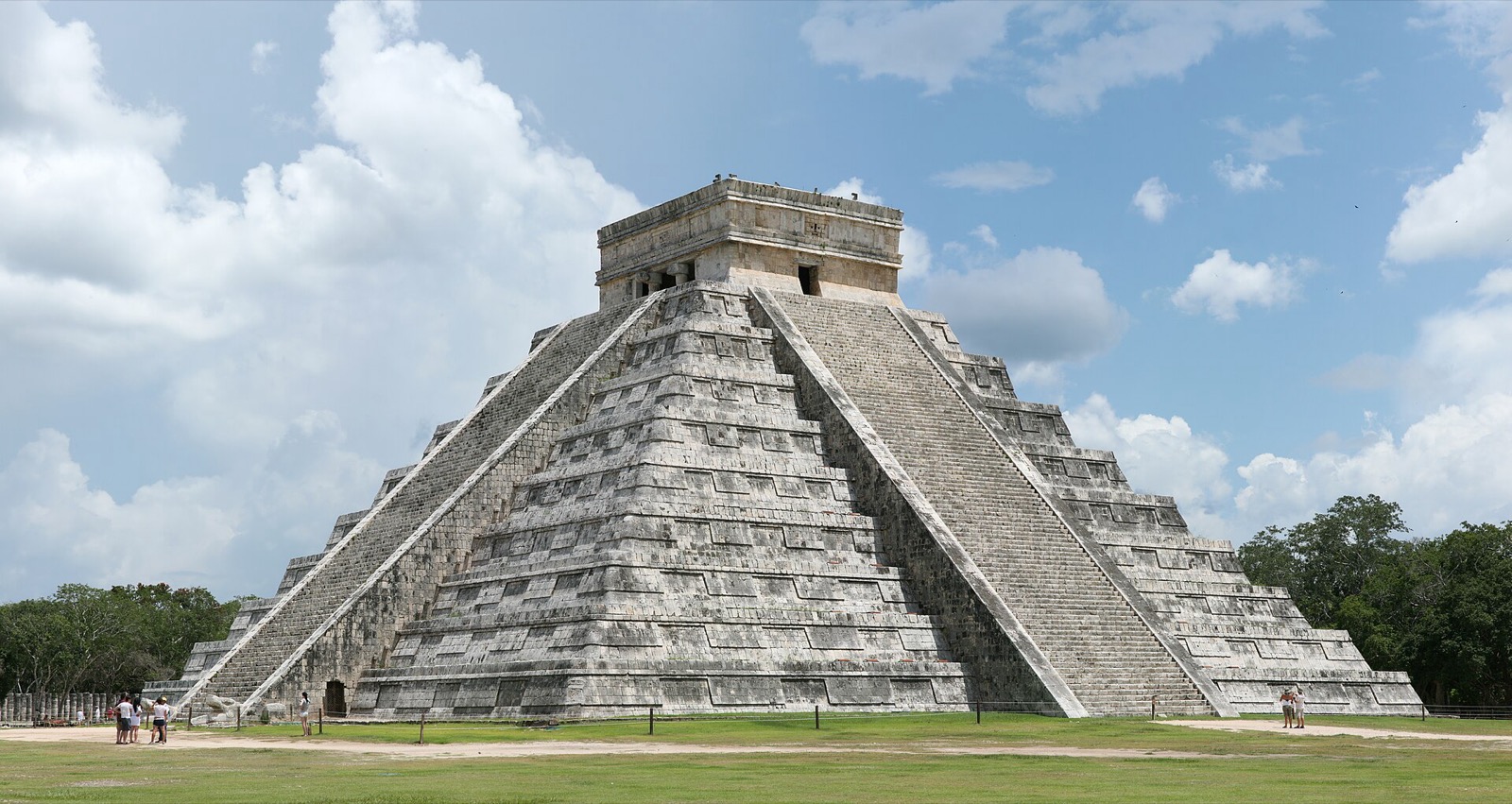 Pyramída Kukulkán v Chichén Itzá