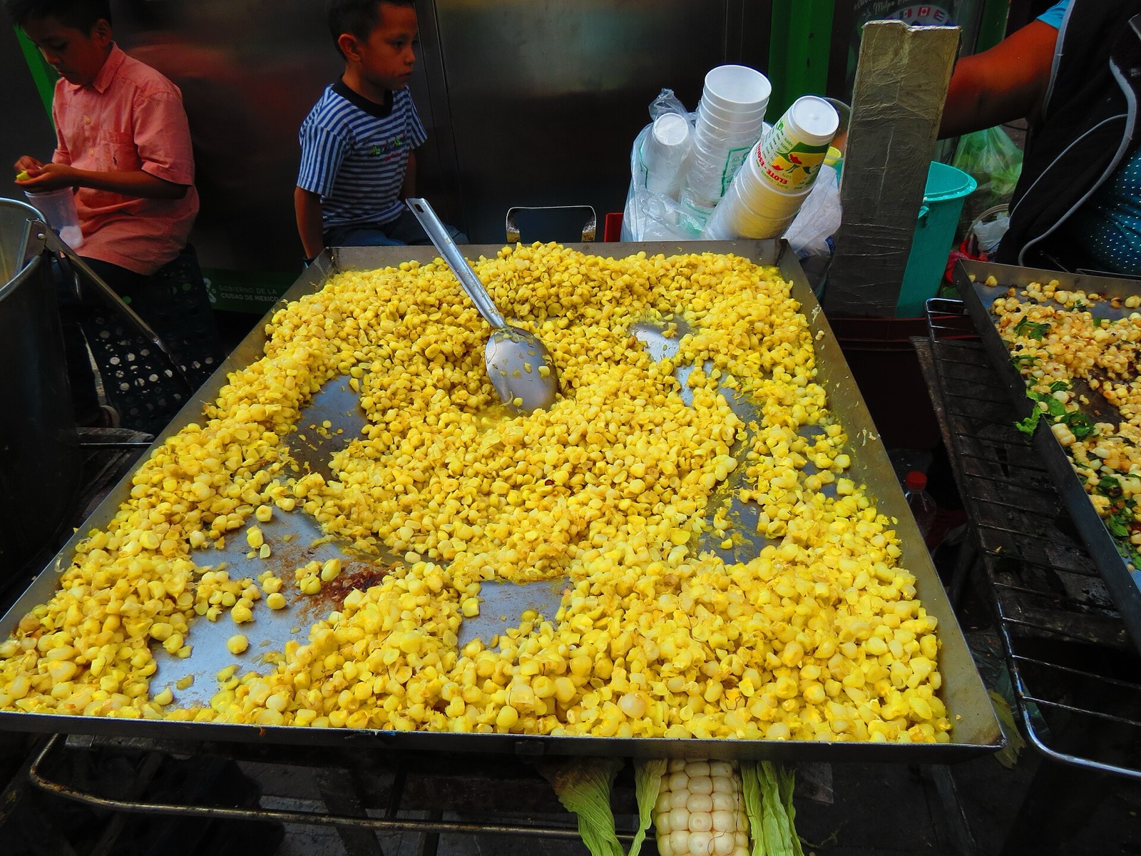 Kukurica elote a esquites z ulice