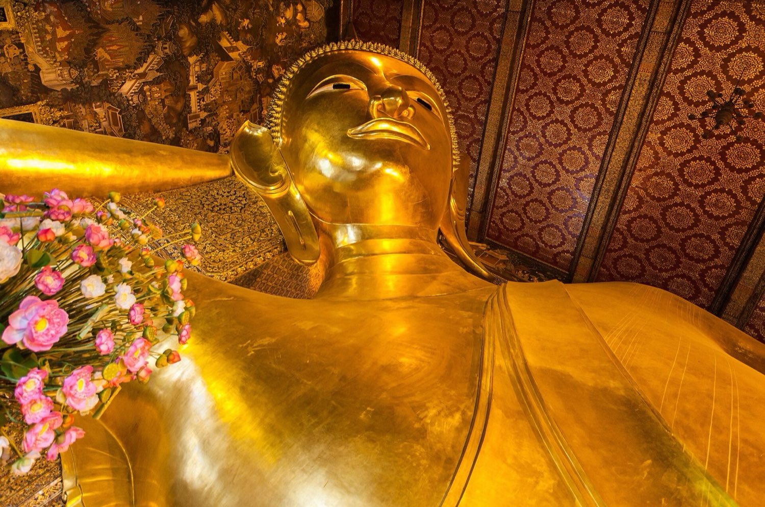 Hlava ležiaceho Budhu v chráme Wat Pho v Bangkoku
