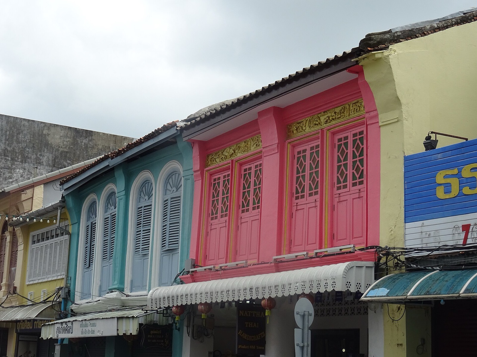 Pastelové sino-portugalské domy v starom meste Phuket