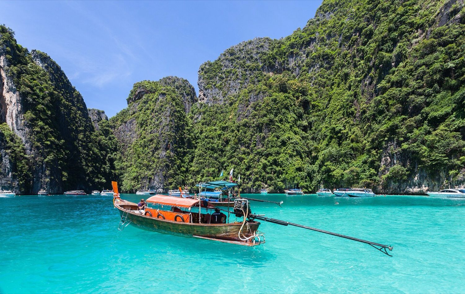Čln v lagúne Pileh na Ko Phi Phi Leh
