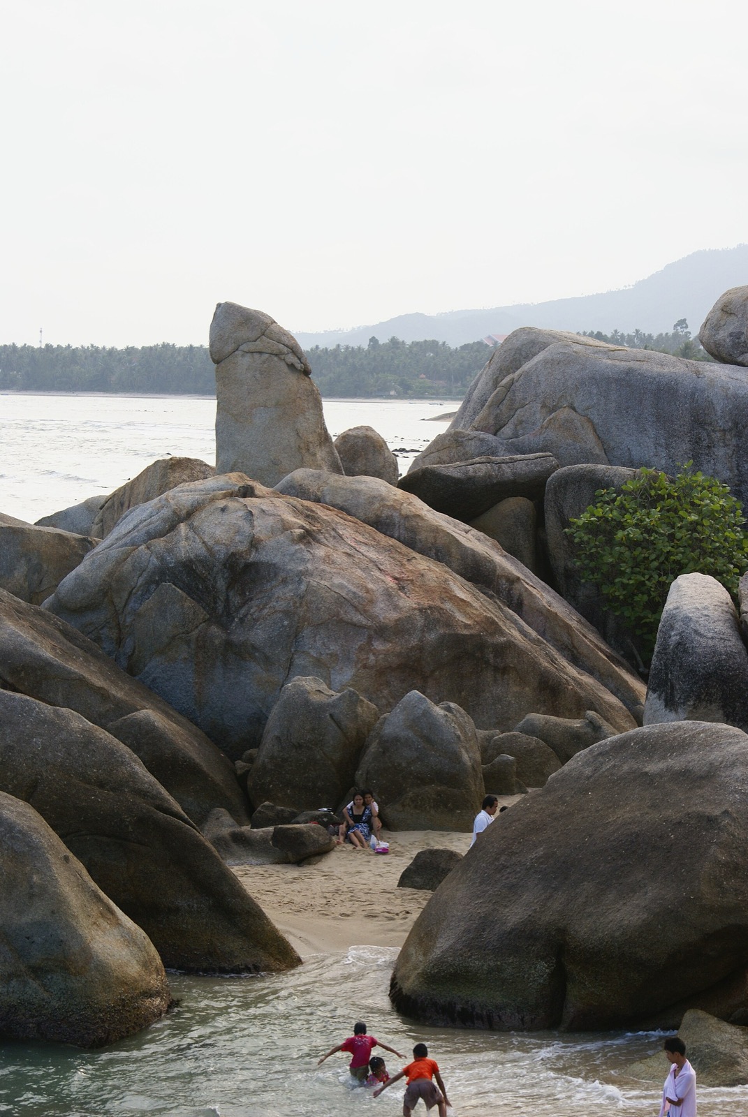 Skaly Hin Ta pri pláži Lamai na Ko Samui