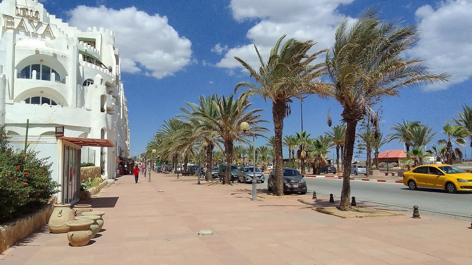 Promenáda s palmami v letovisku Yasmine Hammamet