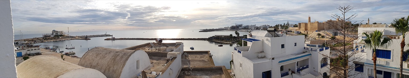 Prístav Cap Monastir pri pohľade z výšky