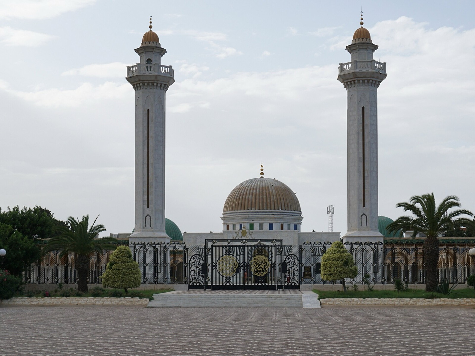Mauzóleum Habiba Bourguibu v Monastire s dvoma minaretmi