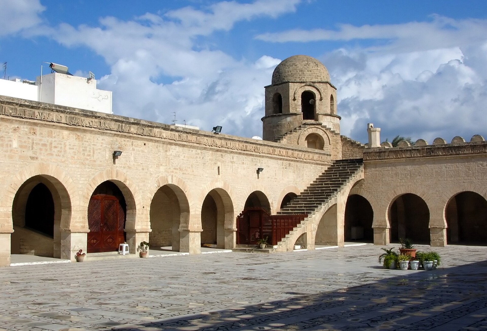 Veľká mešita v Sousse s kupolou a cimburím