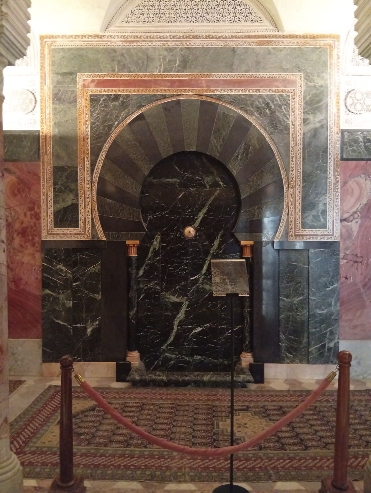 Hudobné nástroje v paláci Ennejma Ezzahra v Sidi Bou Said