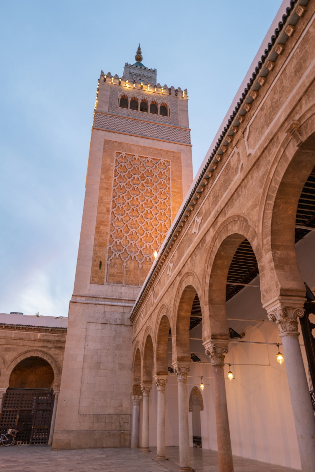 Minaret mešity Zitouna v tuniskej medine