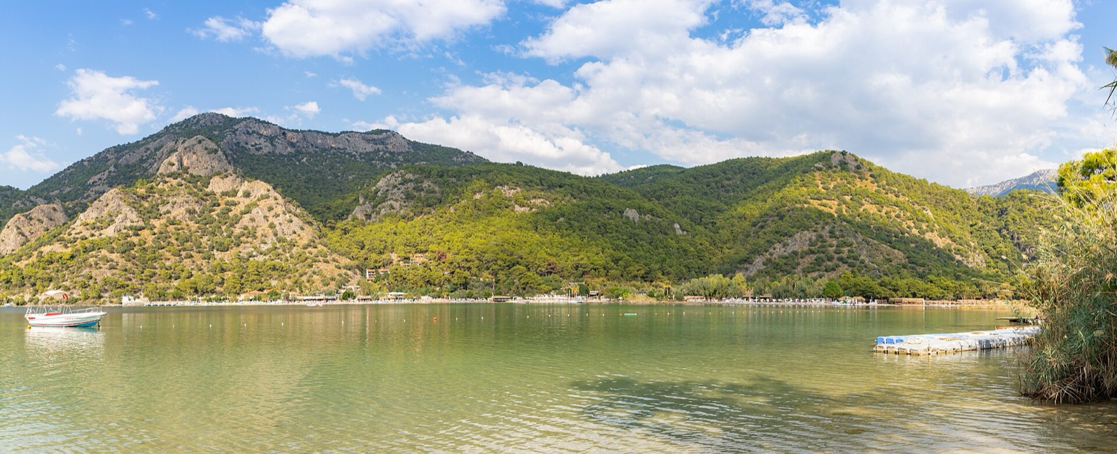 Fethiye a Ölüdeniz: Modrá lagúna, let z hory vysokej dvetisíc metrov a mesto, ktoré opustili všetci naraz