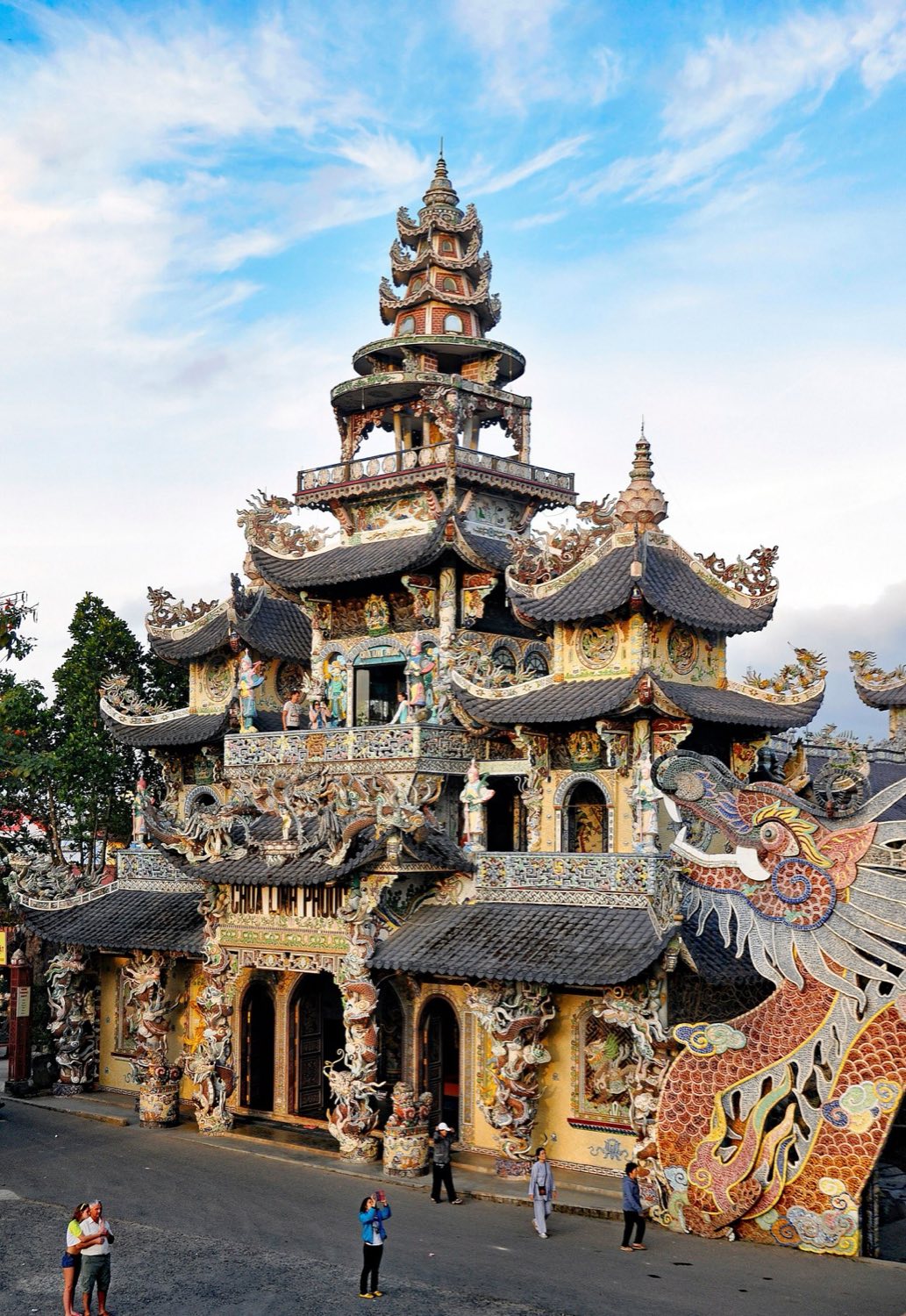 Mozaiková pagoda Linh Phuoc pri Da Late