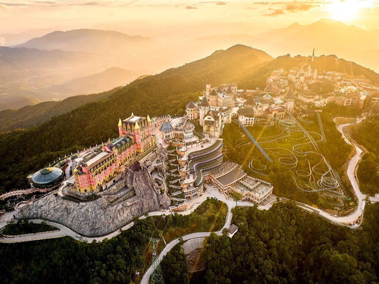 Francúzska dedina v zábavnom parku Ba Na Hills