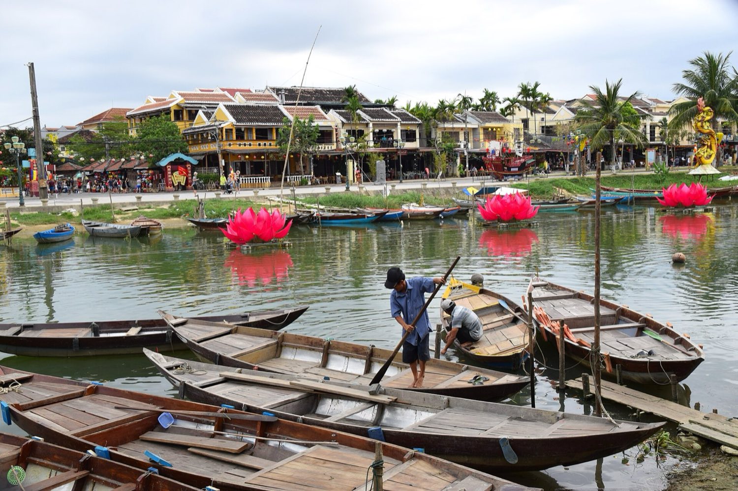 Hoi An: obchodný prístav, ktorý zaspal na dvesto rokov, most nad chrbtom obludy a noc, keď zhasnú všetky svetlá