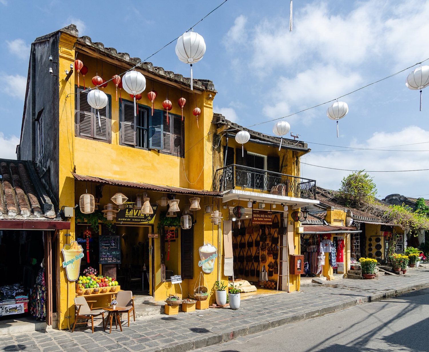 Žlté obchodné domy starého mesta Hoi An