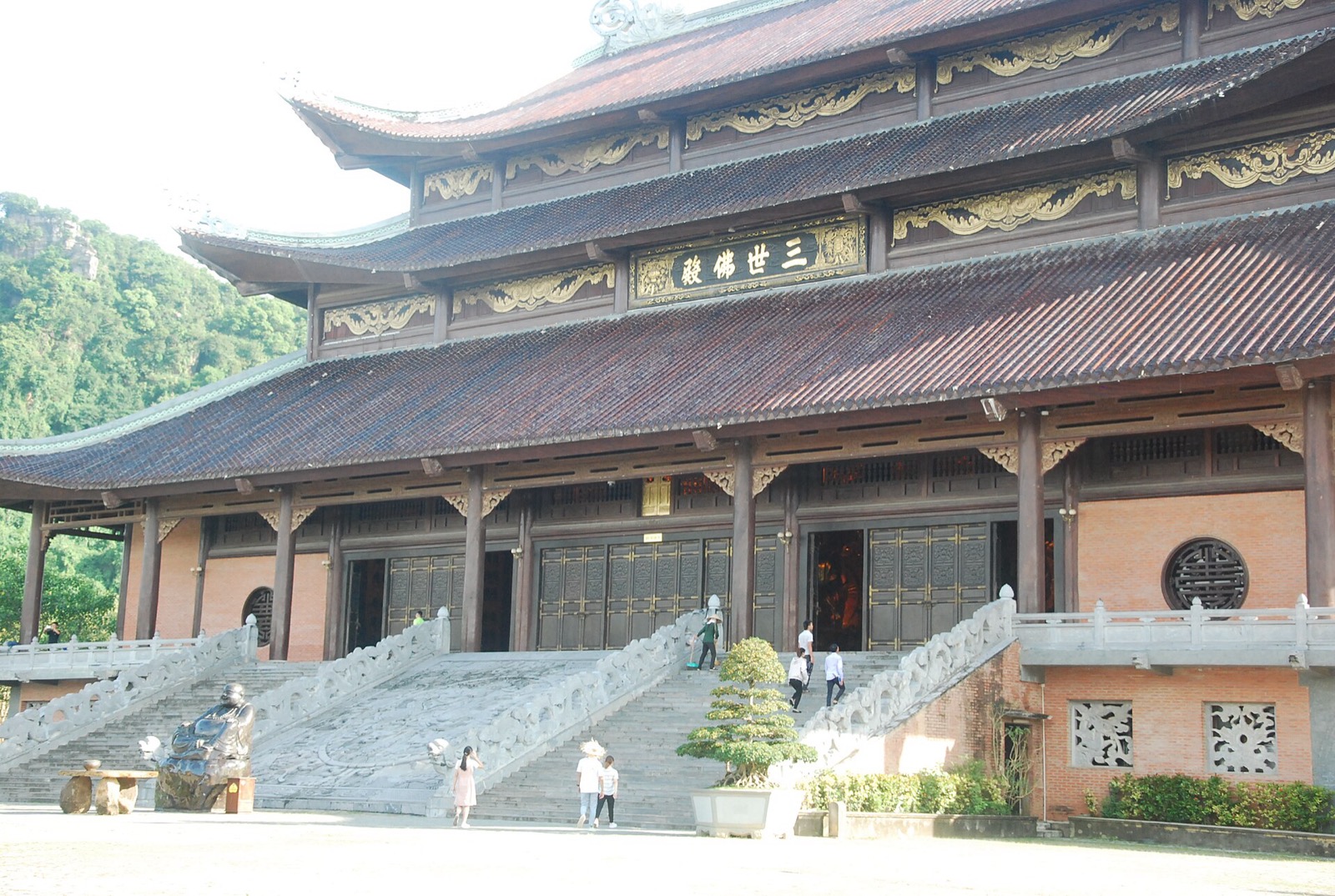 Areál pagody Bai Dinh v Ninh Binh