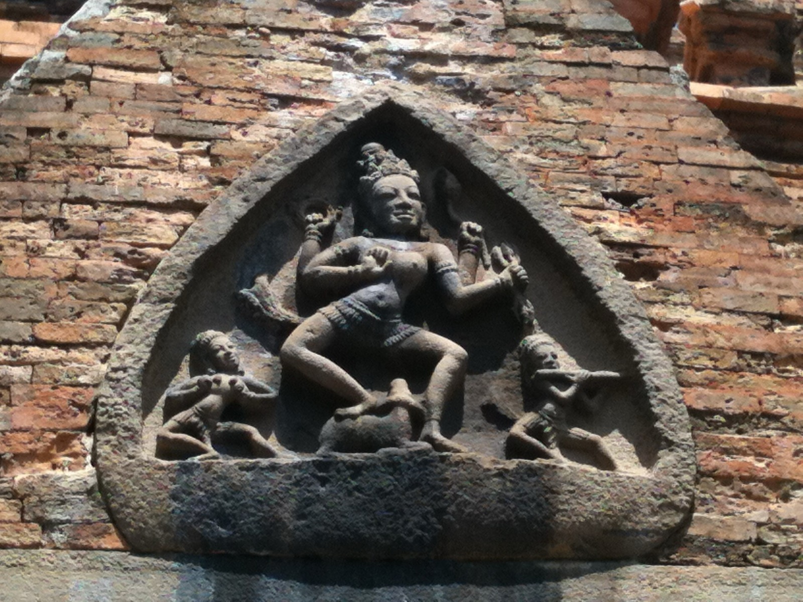 Reliéf bohyne nad vchodom do chrámu Po Nagar