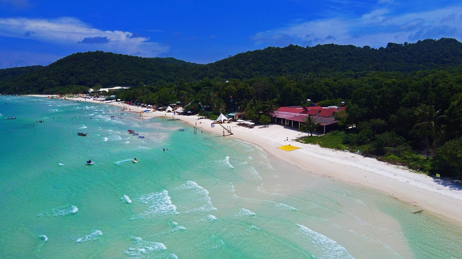 Tyrkysová pláž na ostrove Phu Quoc