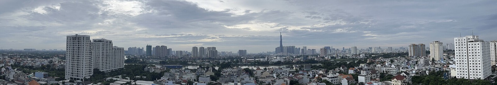 Mrakodrapy Ho Či Minovho Mesta nad riekou Saigon
